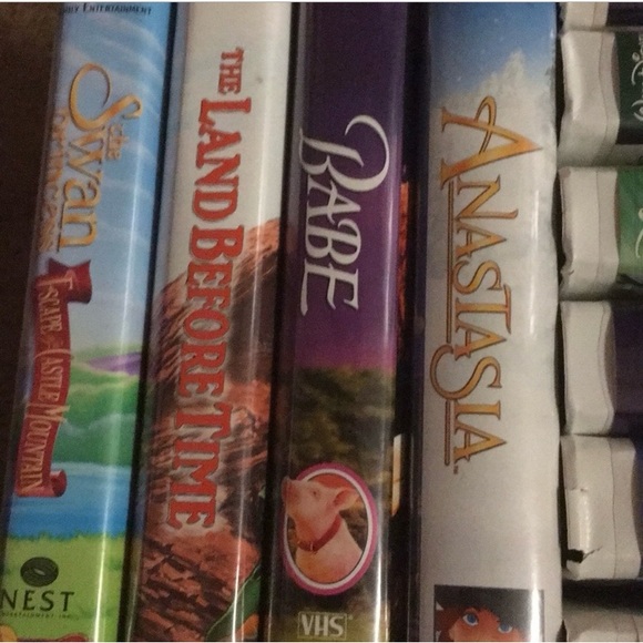 Kids Disney and Universal VHS Tapes - Picture 3 of 5